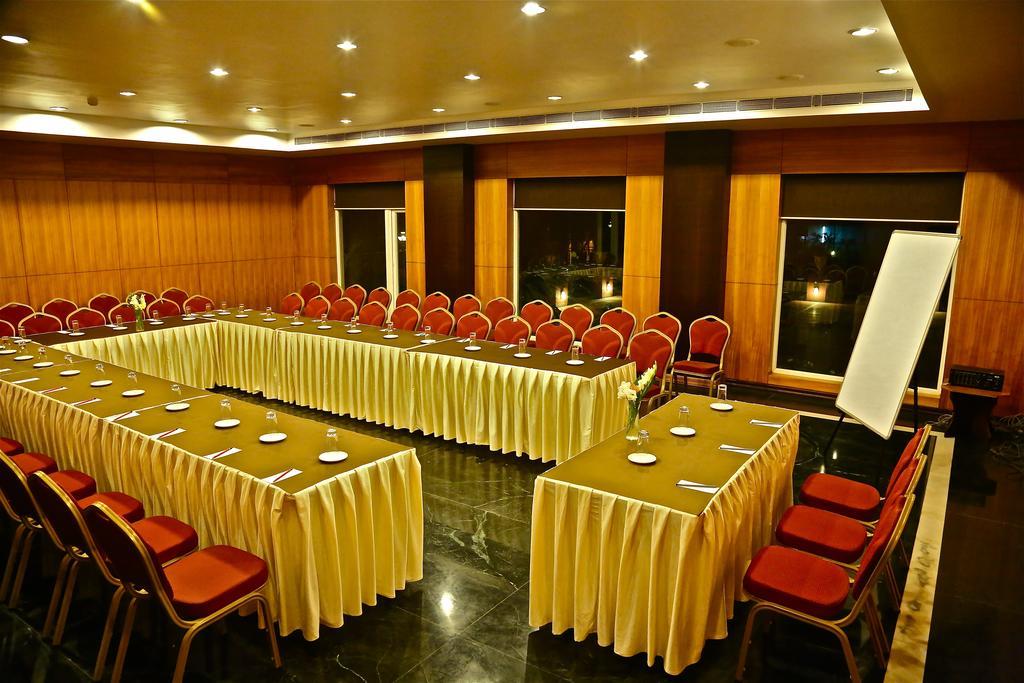 La Franklin Hotel Bhubaneswar Bagian luar foto