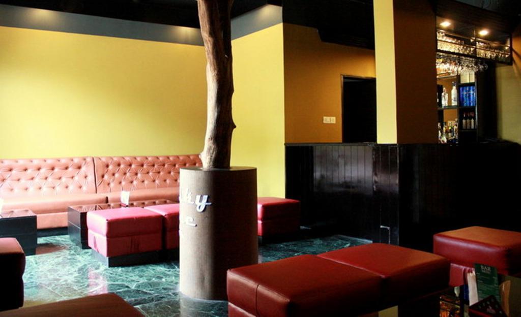 La Franklin Hotel Bhubaneswar Bagian luar foto