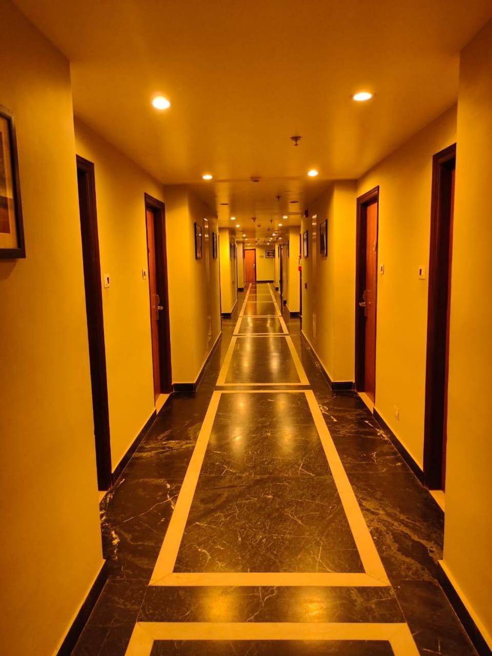 La Franklin Hotel Bhubaneswar Bagian luar foto