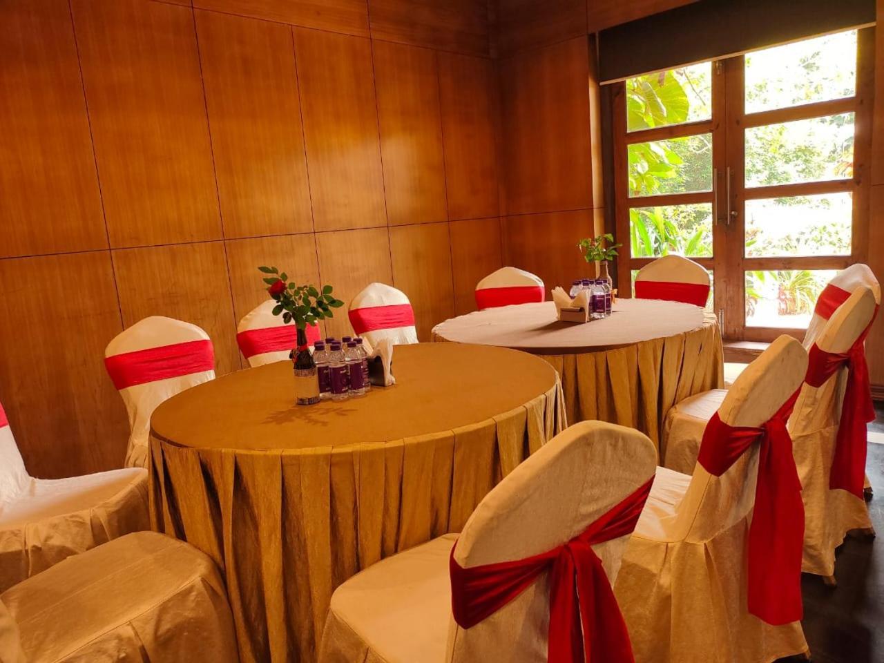 La Franklin Hotel Bhubaneswar Bagian luar foto