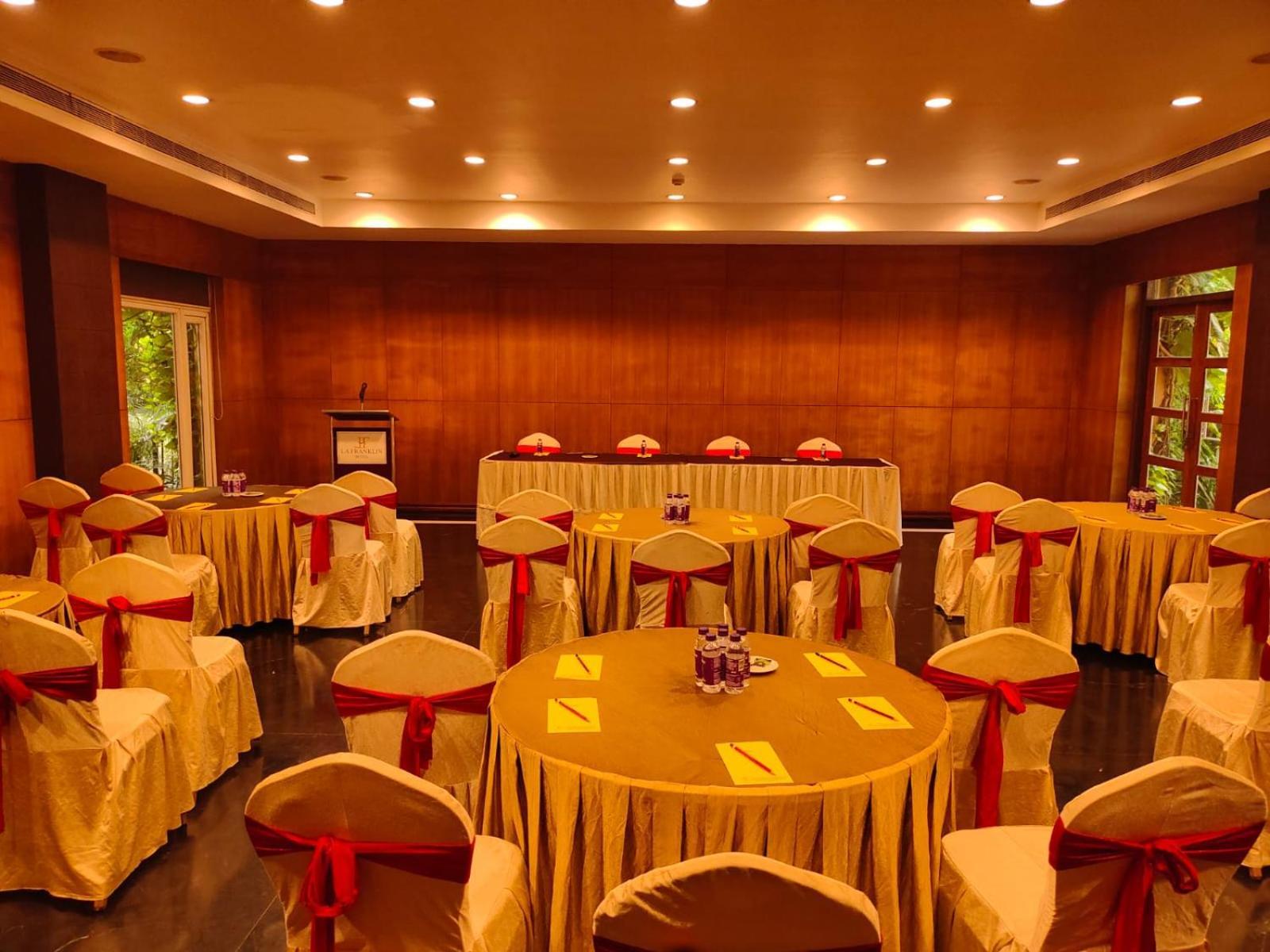 La Franklin Hotel Bhubaneswar Bagian luar foto