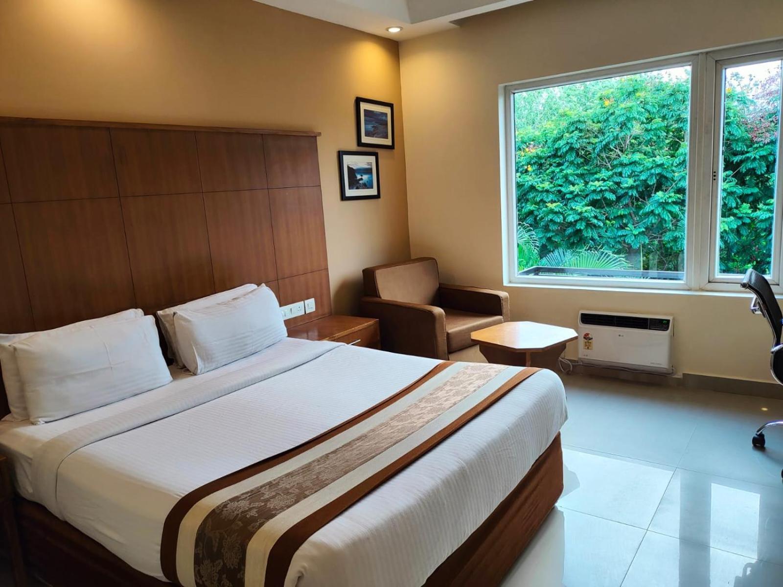 La Franklin Hotel Bhubaneswar Bagian luar foto