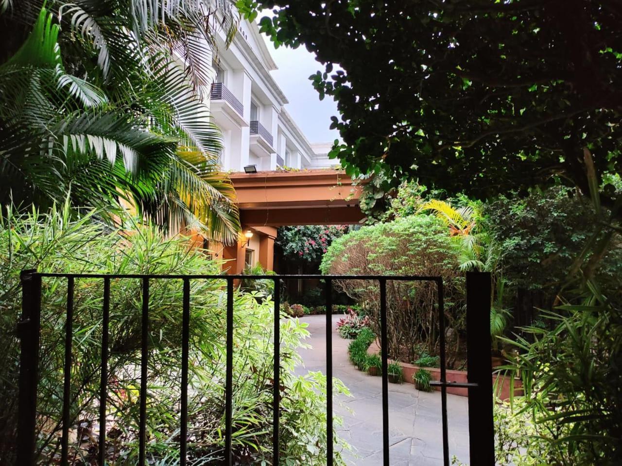 La Franklin Hotel Bhubaneswar Bagian luar foto