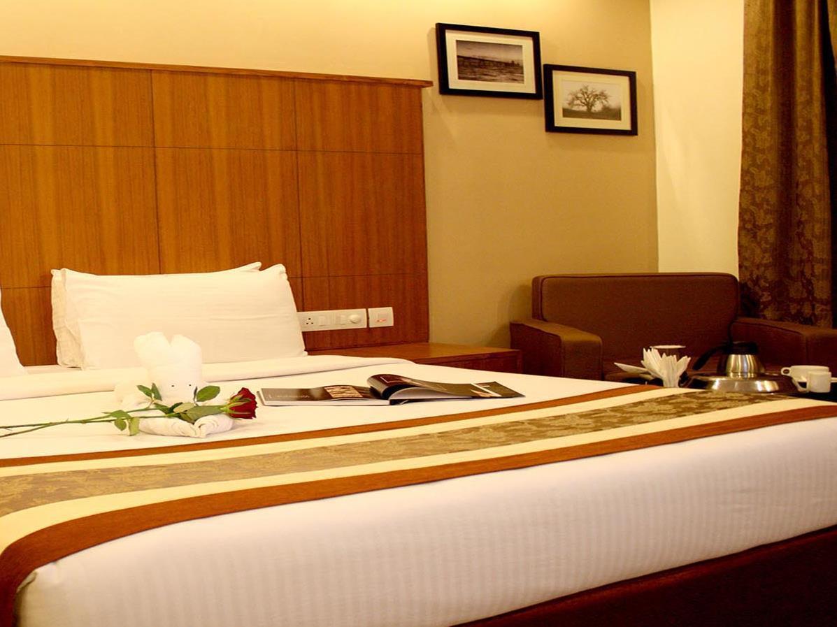 La Franklin Hotel Bhubaneswar Bagian luar foto