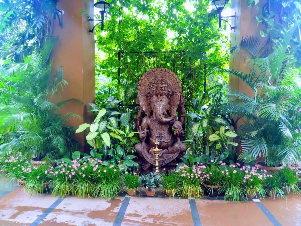 La Franklin Hotel Bhubaneswar Bagian luar foto
