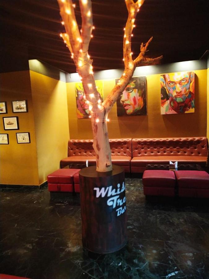 La Franklin Hotel Bhubaneswar Bagian luar foto